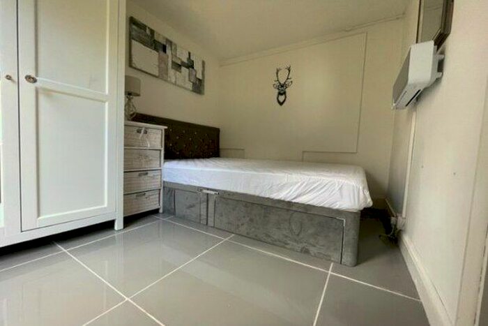 1 Bedroom Flat To Rent In Wanstead Park Road, Ilford, IG1