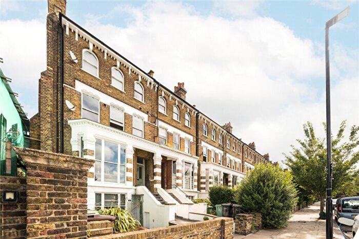 2 Bedroom Flat To Rent In Caversham Road, Kentish Town, London, NW5