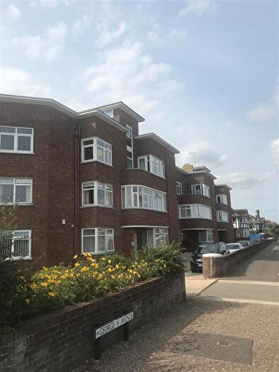 3 Bedroom Flat To Rent In Gloucester Court George V Avenue West Worthing, BN11