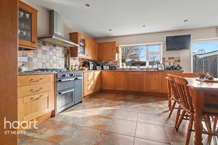 4 Bedroom Detached Bungalow For Sale In Ridgeway, Perry, PE28