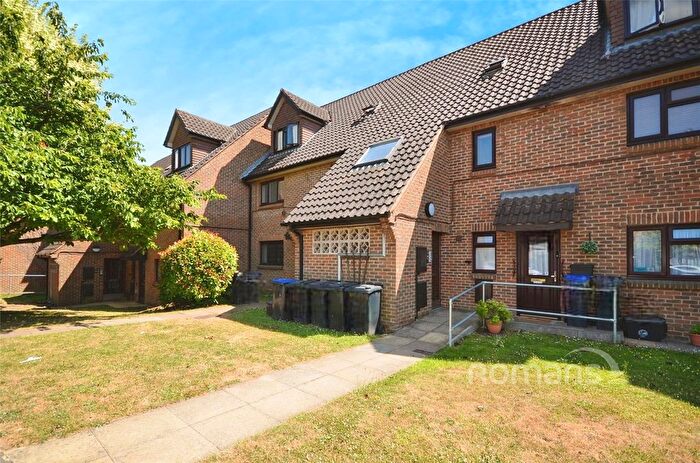 2 Bedroom Flat To Rent In Coulson Way, Burnham, Slough, SL1