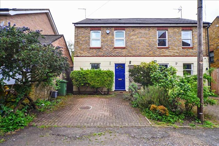 2 Bedroom House To Rent In Garsington Mews, London, SE4
