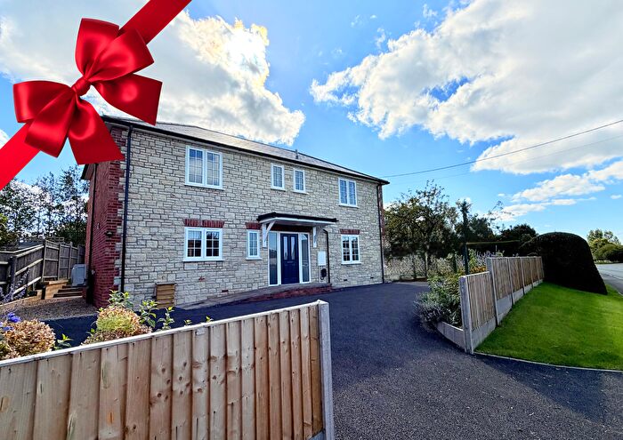 4 Bedroom Detached House For Sale In Back Street, East Stour, SP8