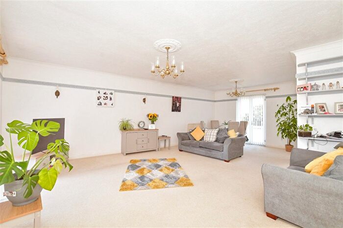 2 Bedroom Flat For Sale In Sea Road, Rustington, West Sussex, BN16