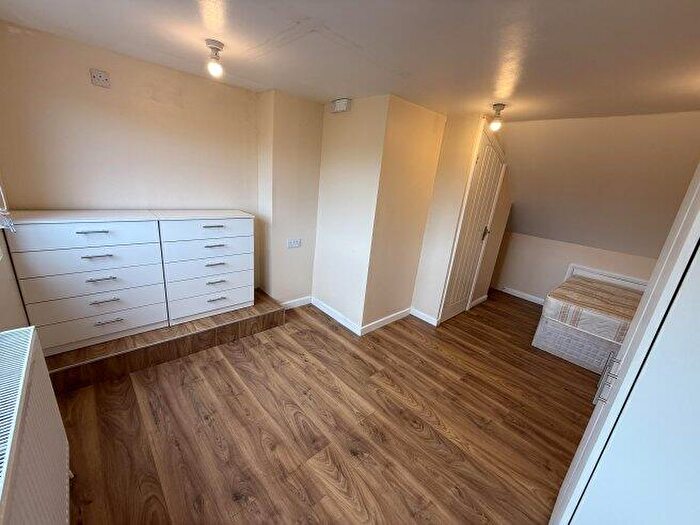 3 Bedroom Flat To Rent In Conley Road, NW10