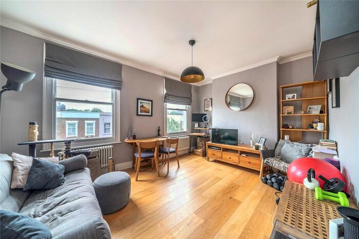 1 Bedroom Flat To Rent In Lyndhurst Way, Peckham Rye, London, SE15