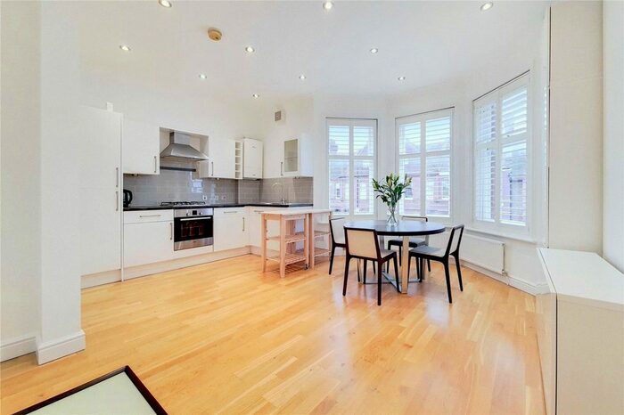 3 Bedroom Maisonette To Rent In Barcombe Avenue, London SW2