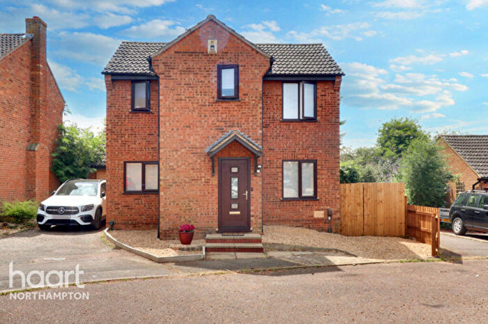 3 Bedroom Detached House For Sale In Verdant Vale, Northampton, NN4