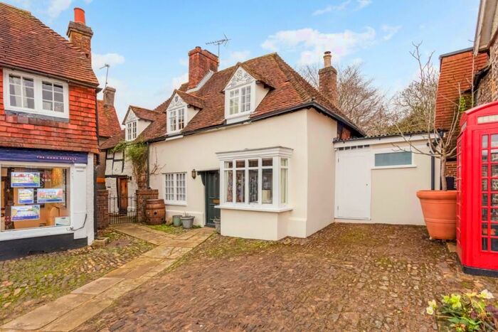 3 Bedroom Detached House To Rent In The Square Liphook, GU30