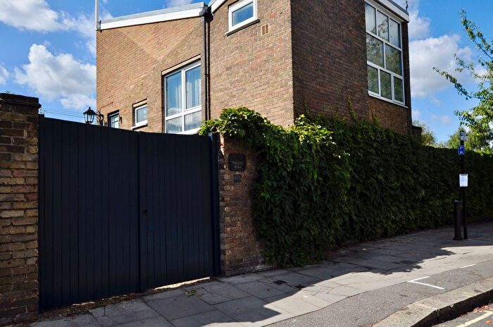 2 Bedroom Land For Sale In Thames Road, London, W4