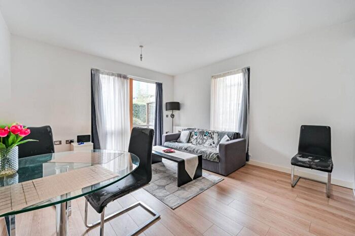 1 Bedroom Flat To Rent In Canning Town, , Canning Town, London, E16