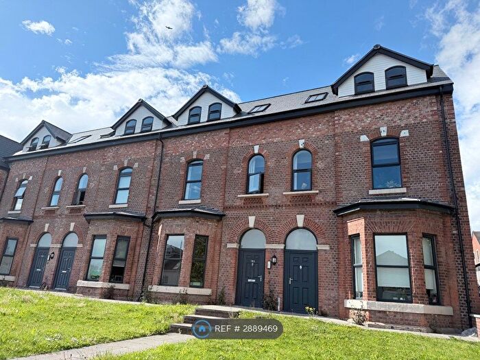 2 Bedroom Flat To Rent In Queens Terrace, Salford, M7