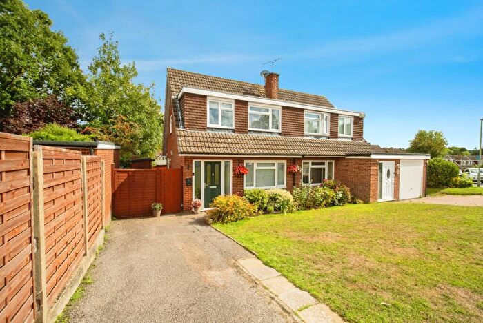 3 Bedroom Semi-Detached House For Sale In Gloucester Road, Bagshot, Surrey, GU19