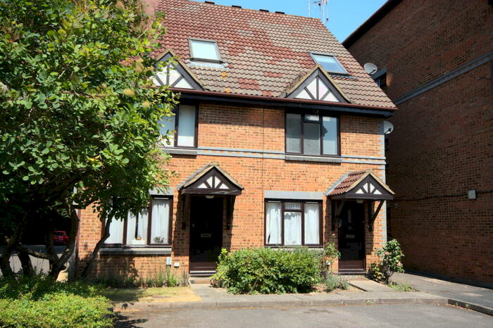 1 Bedroom Maisonette To Rent In Oriental Road, Woking, GU22