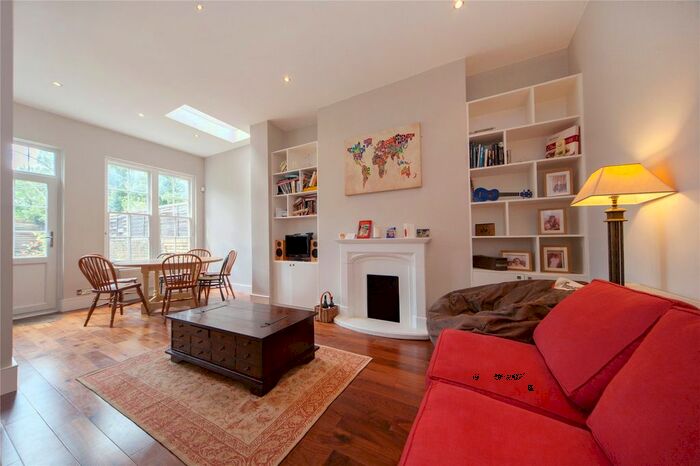3 Bedroom Flat To Rent In Caledonian Road, Hillmarton Conservation Area, N7
