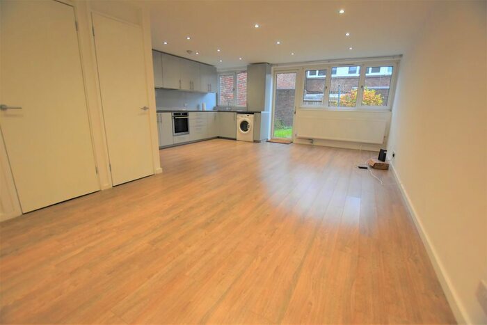 2 Bedroom Flat To Rent In Dengie Walk, London, N1