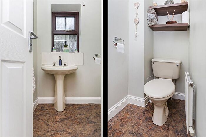 4 Bedroom Detached House For Sale In Spring Bank Drive, Liversedge, WF15