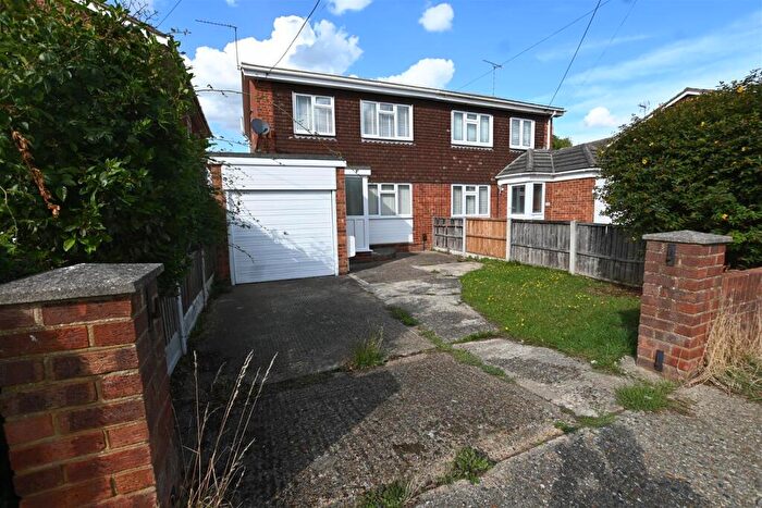 3 Bedroom House To Rent In Enquire Online Only - Thisselt Road, Canvey Island, SS8