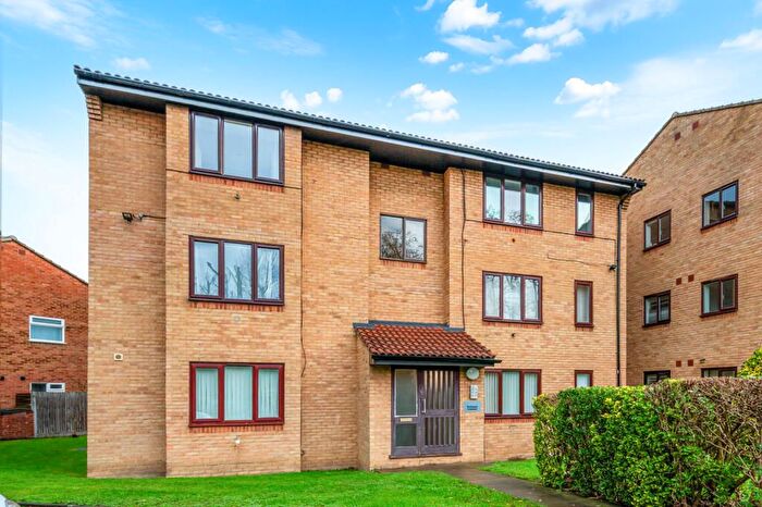 1 Bedroom Studio For Sale In Brangwyn Crescent, Colliers Wood, London, SW19