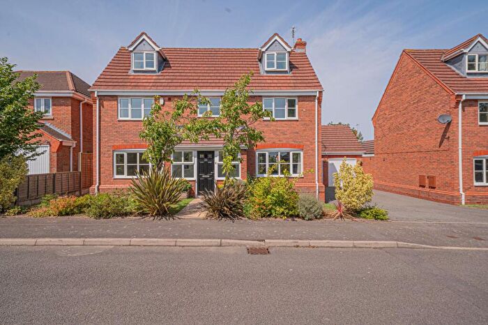 6 Bedroom Detached House For Sale In Huddesford Drive, Balsall Common, CV7