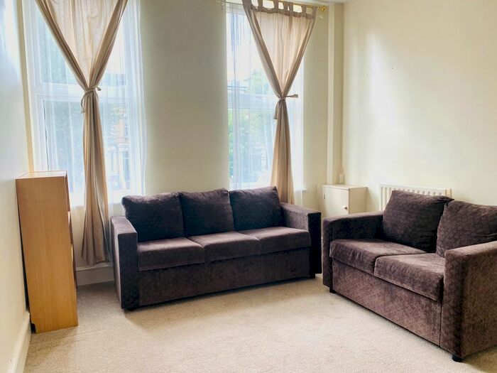 1 Bedroom Flat To Rent In The Avenue, Ealing, London, W13
