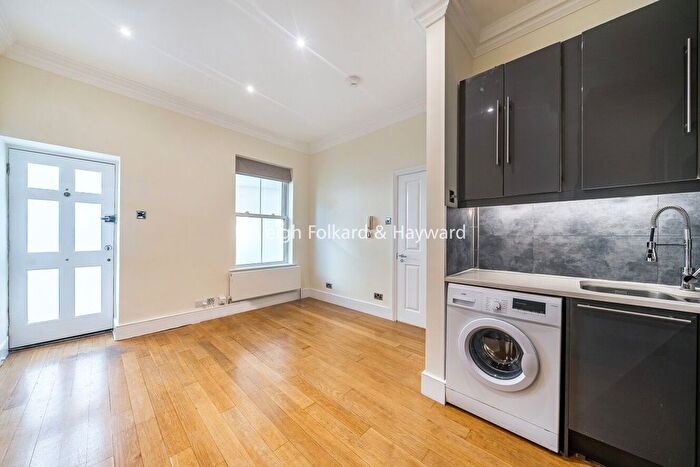 1 Bedroom Flat To Rent In Standen Road, Southfields, London, SW18
