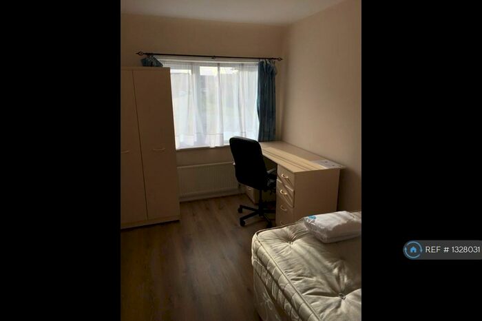 4 Bedroom Terraced House To Rent In Mitchell Avenue, Coventry, CV4