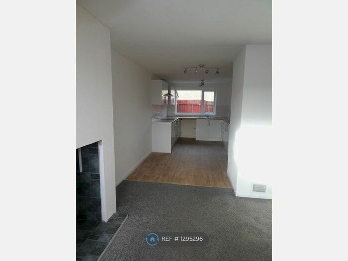 3 Bedroom End Of Terrace House To Rent In Axminster Close, Hull HU7