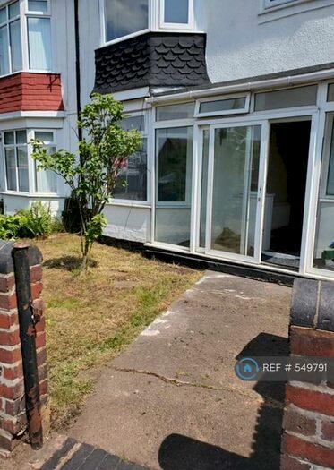 3 Bedroom Semi-Detached House To Rent In Forster Street, Smethwick, B67