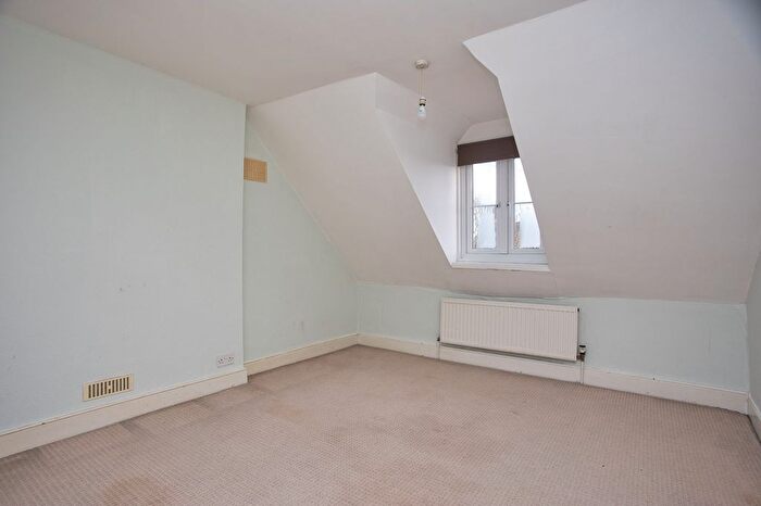2 Bedroom Flat For Sale In Earls Avenue, Folkestone, CT20