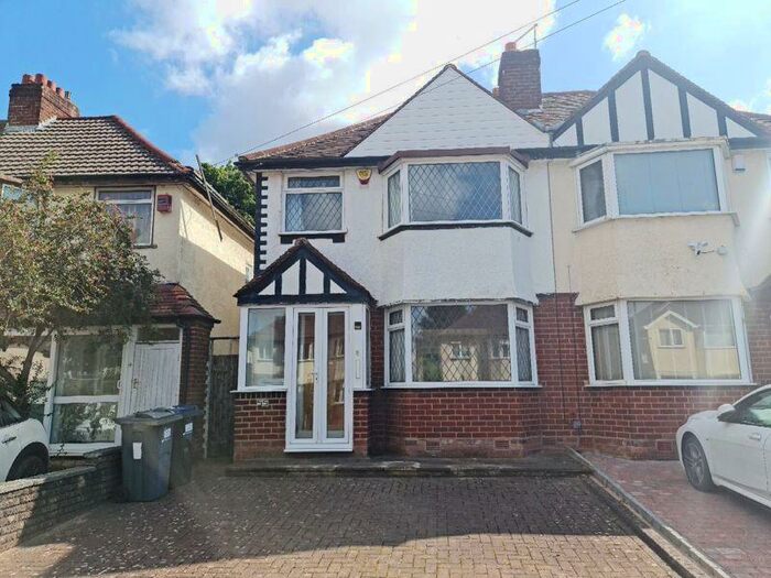 3 Bedroom Semi-Detached House To Rent In Strathdene Road, Selly Oak, Birmingham, B29