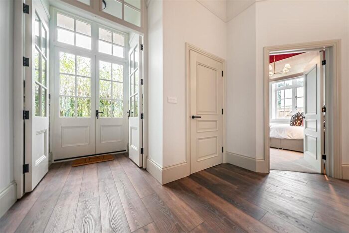 2 Bedroom Apartment For Sale In Apt Garden Room, Blue Bird, Hunnington, B62