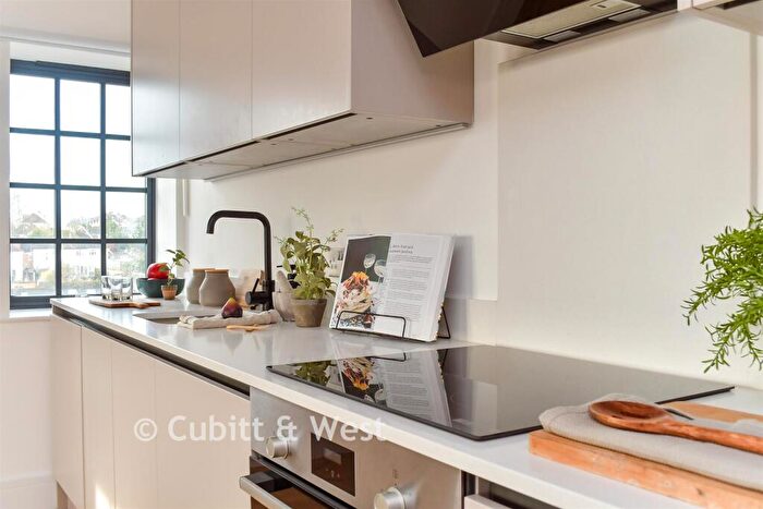 2 Bedroom Apartment For Sale In South Street, Brighton, East Sussex, BN41