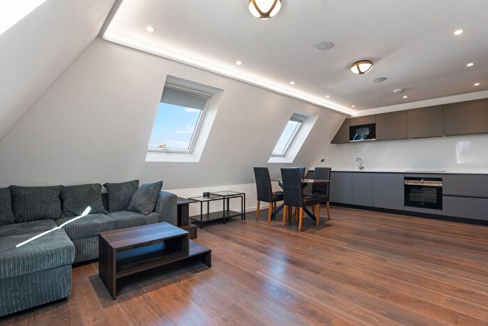 2 Bedroom Flat To Rent In Noble House, Woodstock Road, London, NW11