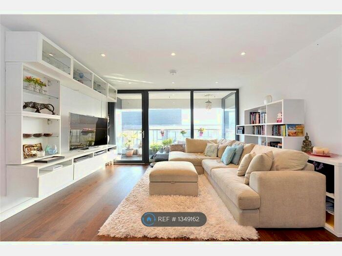 2 Bedroom Flat To Rent In Lambarde Square, London, SE10