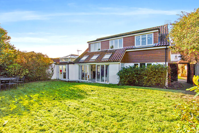 5 Bedroom Detached House For Sale In Locksash Close, Chichester, PO20