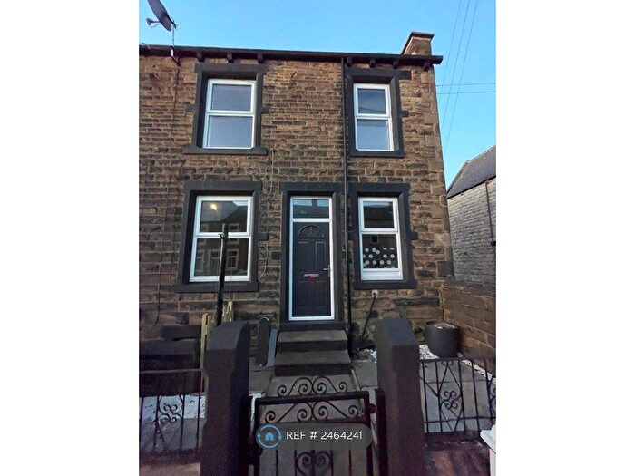 3 Bedroom End Of Terrace House To Rent In Worrall Street, Leeds, LS27