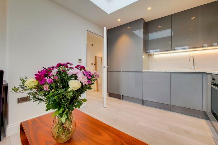 2 Bedroom Flat To Rent In Hogarth Road, London, SW5