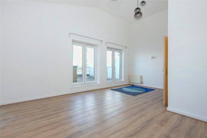 2 Bedroom Flat To Rent In Millennium Drive, Cubitt Town, E14