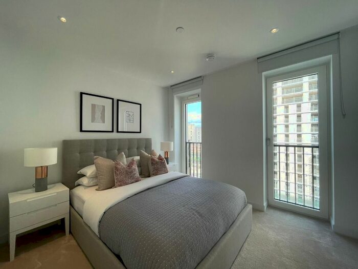 2 Bedroom Flat To Rent In Fountain Park Way, London, W12