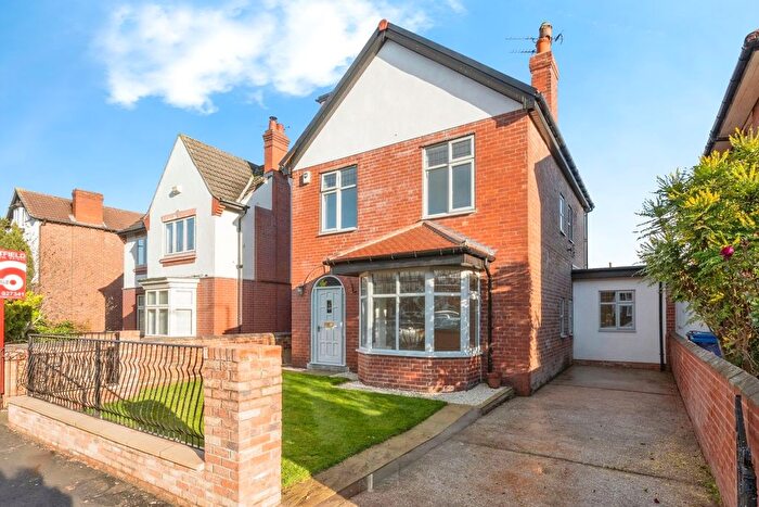 4 Bedroom Detached House For Sale In Axholme Road, Doncaster, DN2