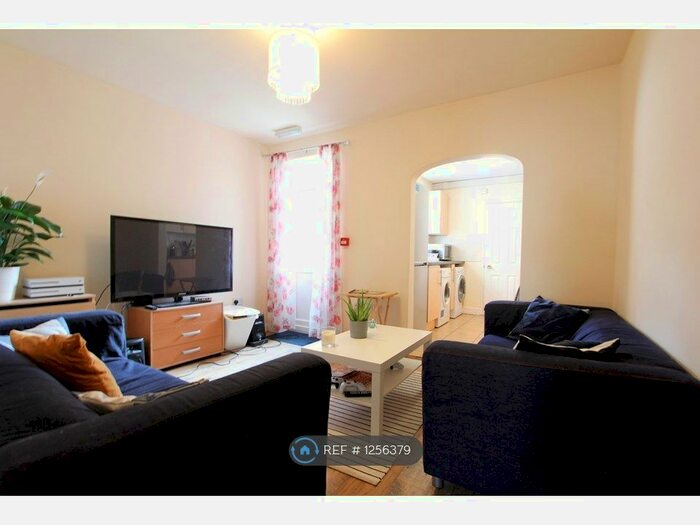 4 Bedroom Terraced House To Rent In Pitcroft Avenue, Reading RG6