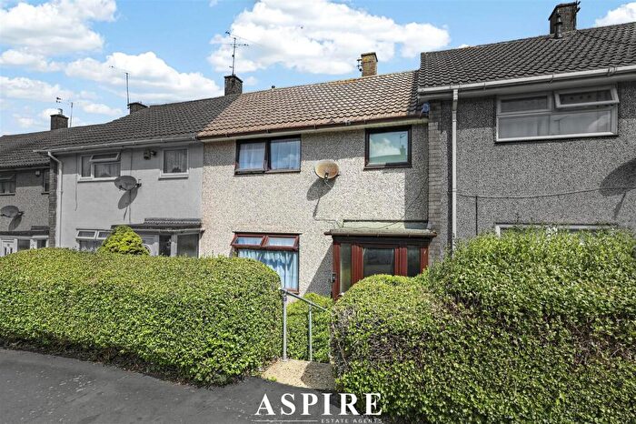 3 Bedroom Terraced House For Sale In The Knares, Basildon, SS16