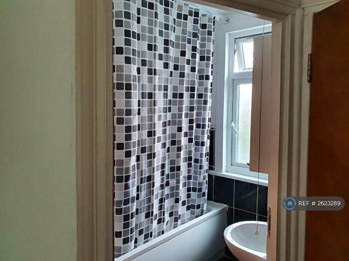 6 Bedroom Semi Detached House To Rent In St Andrews Road London, London, E13
