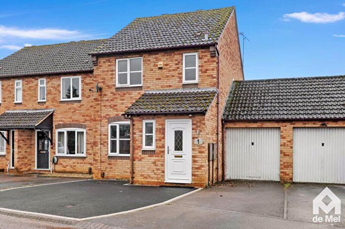 3 Bedroom Detached House For Sale In Cantors Court, Bishops Cleeve, GL52