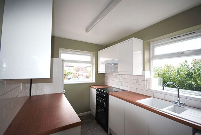 2 Bedroom Flat To Rent In Raldot Court, Elm Road, Leigh-On-Sea, SS9