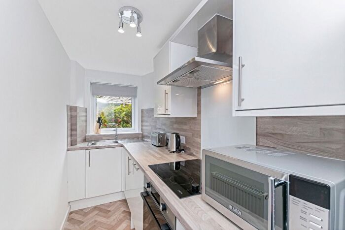 2 Bedroom Flat To Rent In Forfar Road, Stobswell, Dundee, DD4