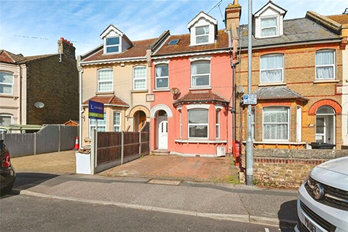 4 Bedroom Terraced House To Rent In Rosemary Road West, CO15