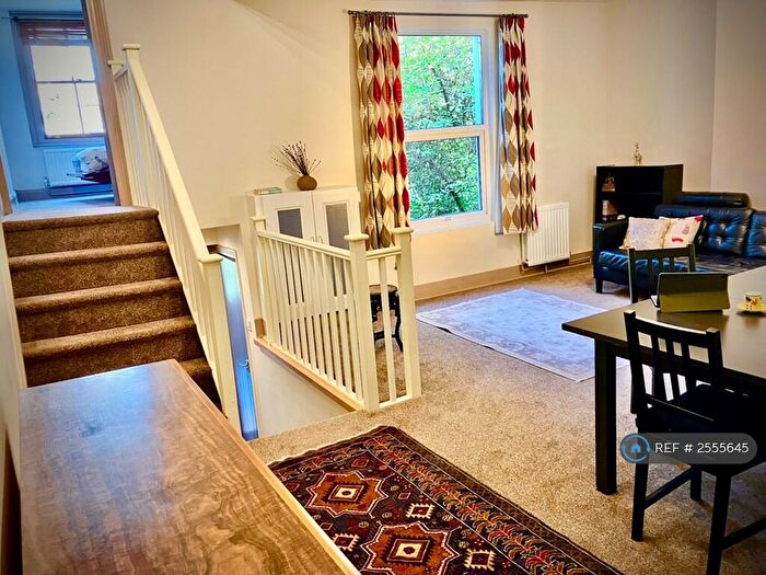 3 Bedroom Flat To Rent In Foulden Road, London, N16