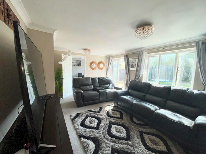 3 Bedroom House To Rent In Trenchard Close, Sutton Coldfield, B75